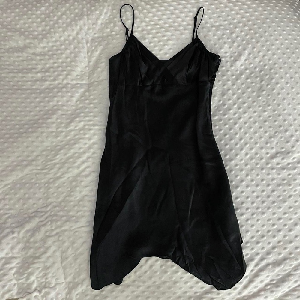100% silk black formal mini dress
hanky hem size 2
